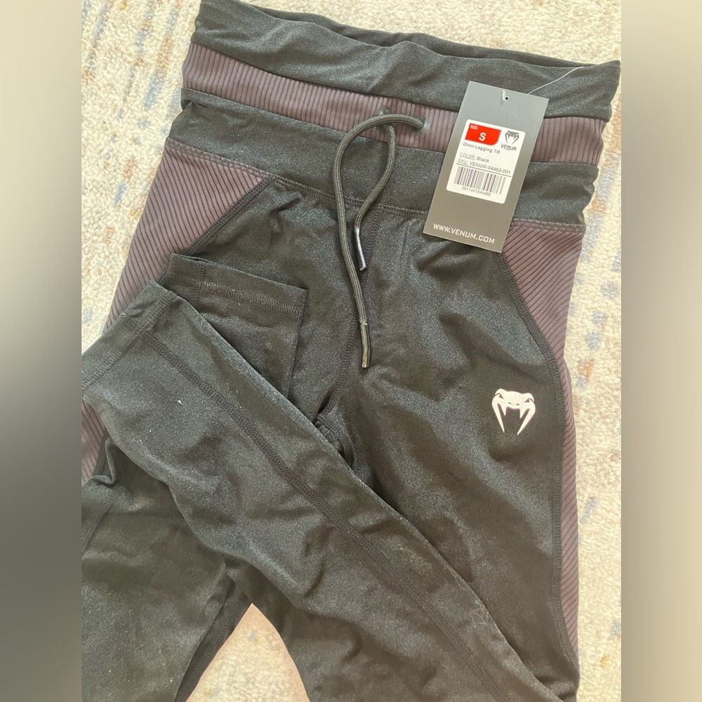Venum Glow Leggings 7/8 in Black